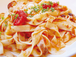 モッツァレラチーズとドライトマト 生パスタ
