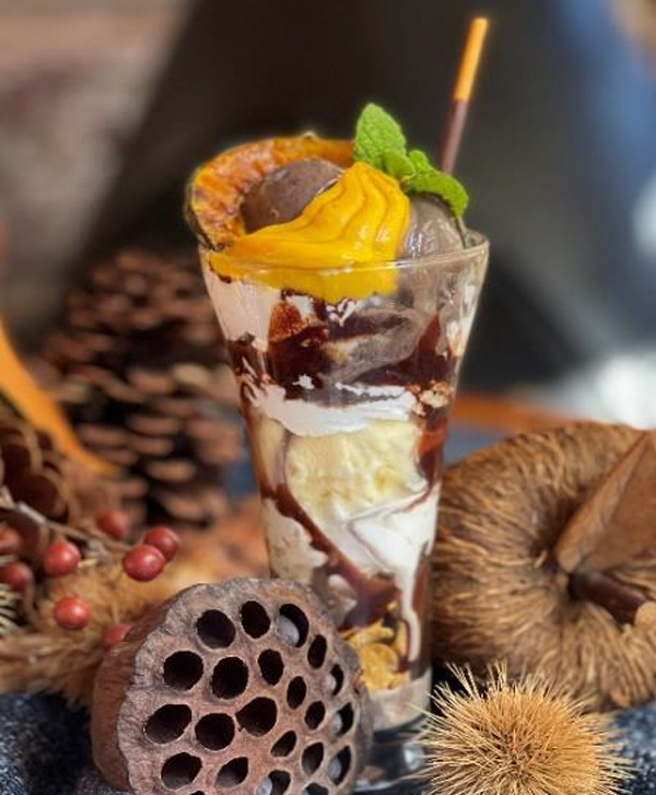 ベルギーチョコアイスとかぼちゃクリームのパフェ